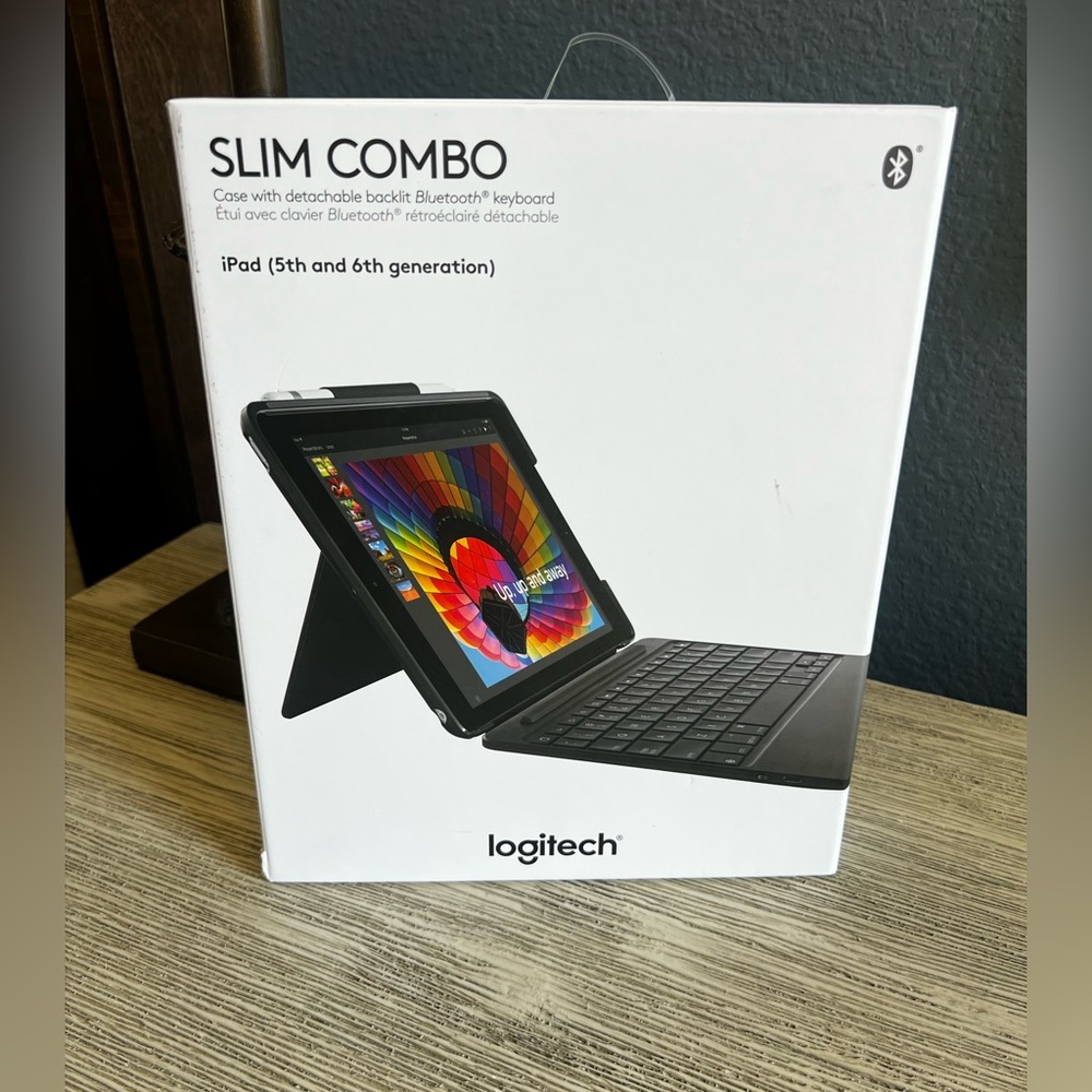 🆕 Logitech Slim Combo Detachable Keyboard Case - Black